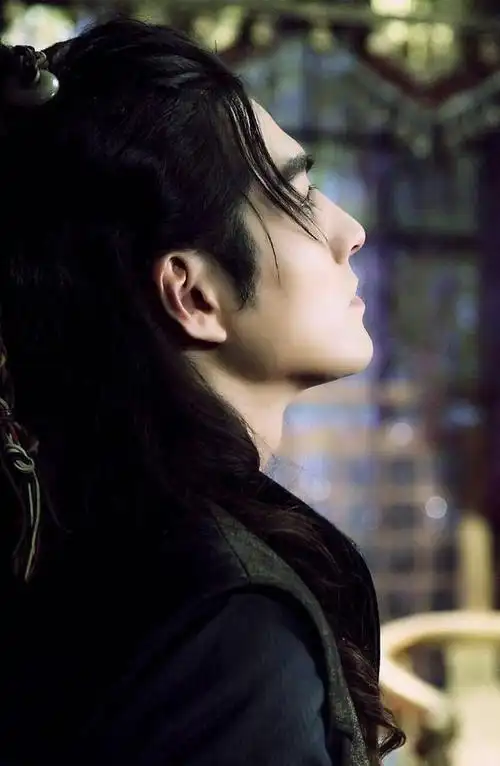 严屹宽是公认的古装美男,侠客邪魅一笑,风靡万千少女?