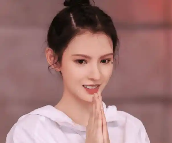 张予曦童年照:五官可爱像极了洋娃娃,有没有整容很明显_照片_时候