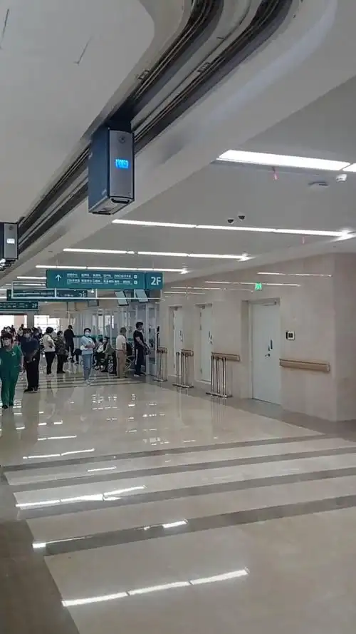 天津津南医院的高科技,变道,爬坡,拐弯样样会,懂行的给说说!