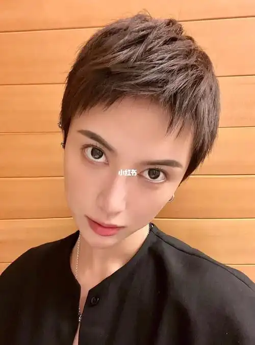 俏皮 减龄效果满满喜欢短发的可以尝试#圆脸发型推荐  #女生短发发型