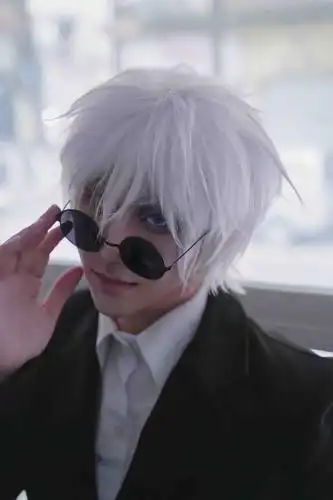 听说大家都是白毛控,来点白发帅哥