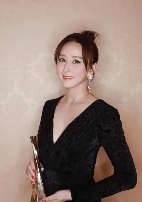 胡静写真大赏:灵动优雅的魅力女神,她的身材也如此惊艳?