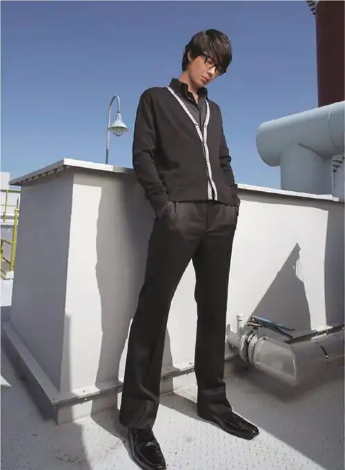 组图:赵寅成最新冬装目录 "长腿叔叔"的诱惑