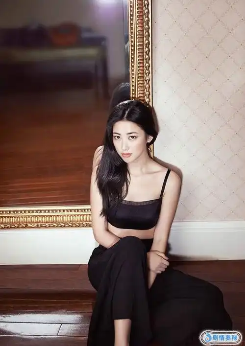 背景比起韩雪还要强大,爷爷是开国少将,至今未嫁是因为什么?