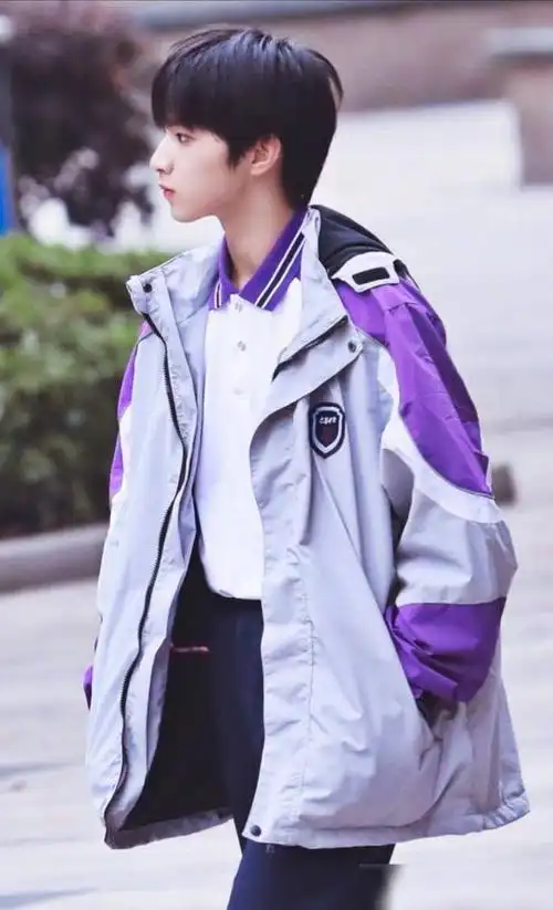 tnt刘耀文拍初中毕业照满屏洋溢青春活力粉丝私生拍的