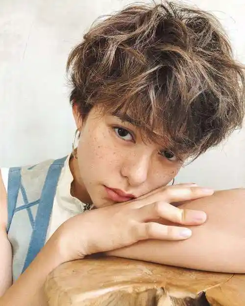 短发女生想烫发,请问冷烫好还是热烫好?为什么?