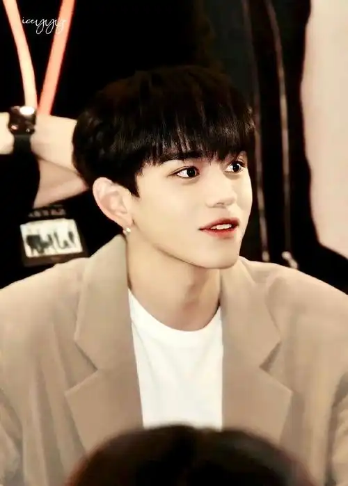 黄旭熙lucas愚人节贺图汇总楼