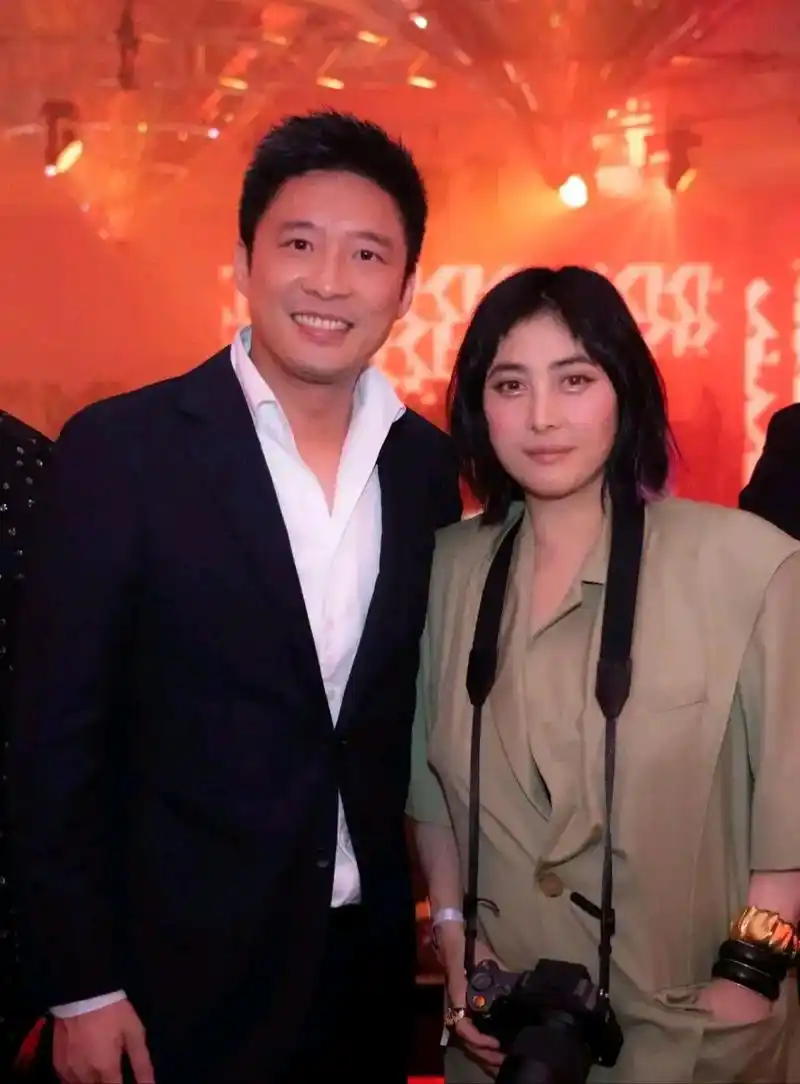 朱玲玲亲自报喜!霍启山终于要结婚了,新娘身份背景曝光惊呆全港!