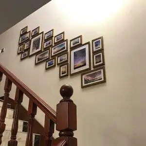 创意楼梯照片墙楼道相框相片墙组合楼梯装饰挂画有框画实木相框