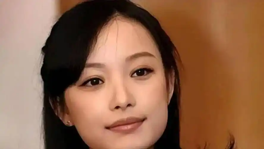 方脸耐老又耐看,这5位女星年轻时美艳动人,越老越有韵味很大气_舒淇