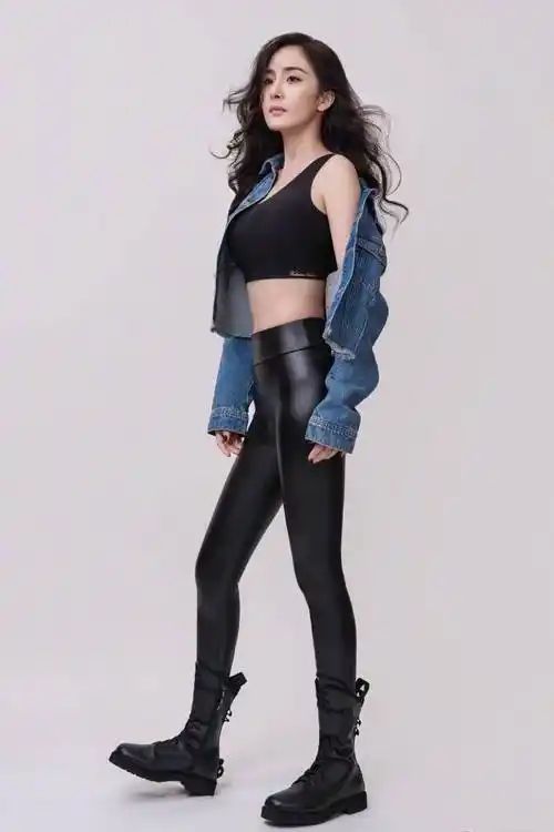 原创杨幂一身运动风大秀马甲线腰细腿长这么好的身材你喜欢吗