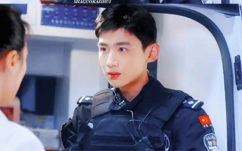 硬糖特警前来报道!话说这身材是可以免费看的吗|白敬亭×邢克垒