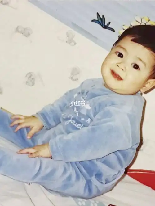 王嘉尔jackson小时候的照片7815 超可爱!很逗逼!