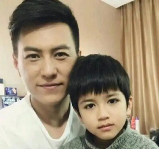 家中的青壮年都因车祸身亡,仅剩下一个7岁多的孙女和2岁多的外孙,这种