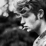 气质男人霸气图片吸烟点击鼠标右键下载