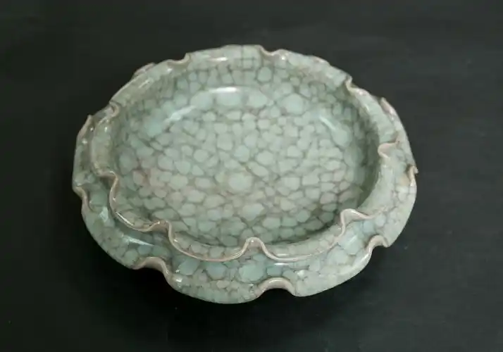 官窑冰裂纹荷叶洗(南宋)-古艺轩