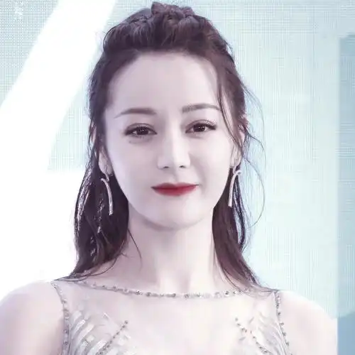 迪丽热巴头像二传标明陈柒仪