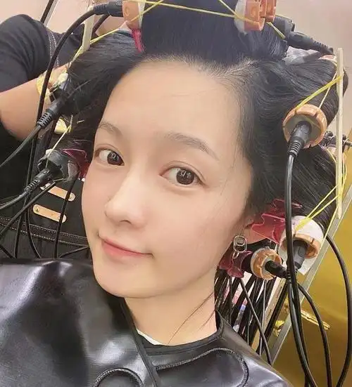 女明星做头发自拍韩雪自带姨太太气质李沁素颜怎么跟阿雅似的