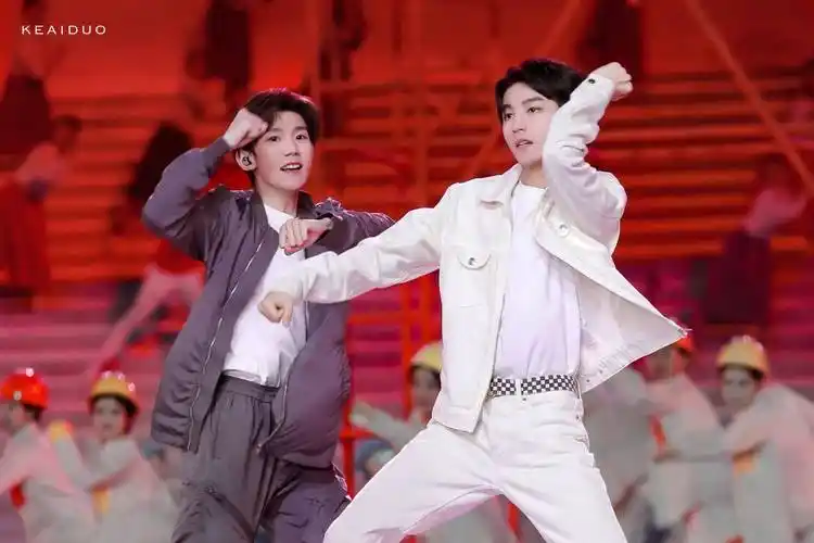 王俊凯王源王一博罕见同台,唯粉各自比较,凯源粉或成最大赢家!