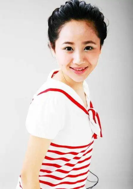 在2006年的时候《家有儿女》上映了第三部,小雪换人了,当时他们给出的