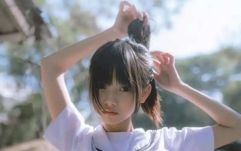 清纯单马尾学生妹甜美制服写真高清壁纸