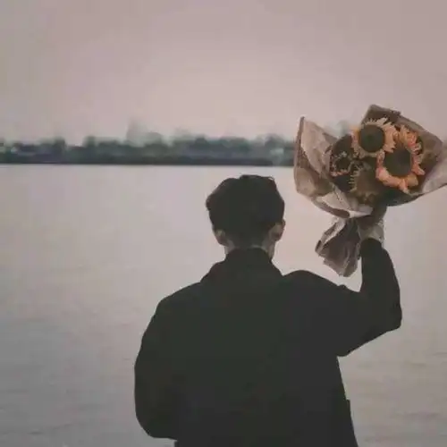 送花男生头像在花店拿花男生的头像