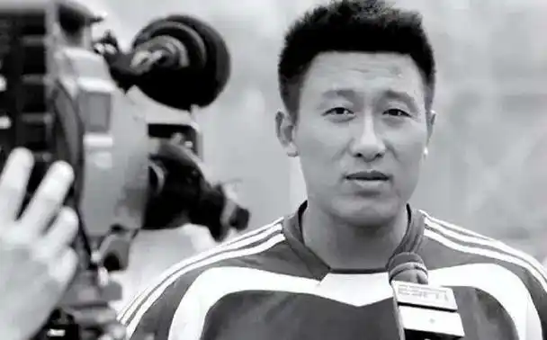 范志毅是张恩华的老战友,两人并肩作战十几年,在得到老友去世的消息