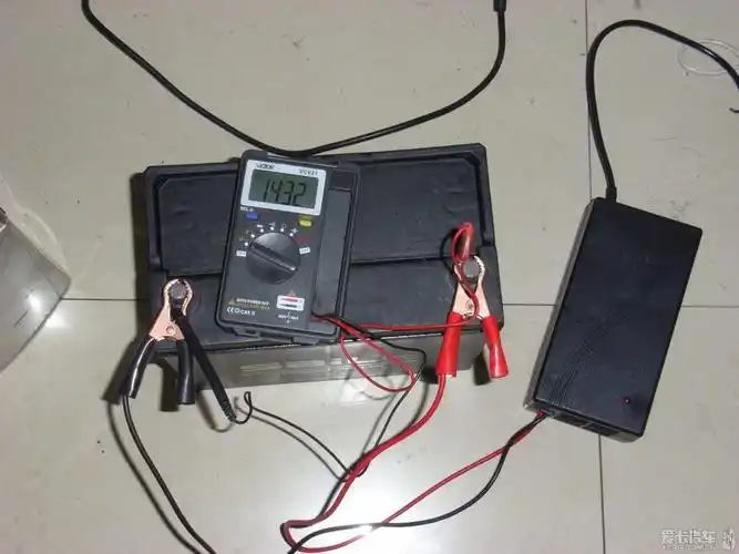 给大家介绍一个延长电瓶寿命的利器--电瓶智能充电器