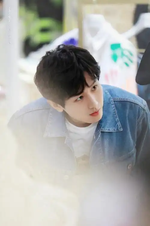 时装周 明星##成毅##时装周明星行程