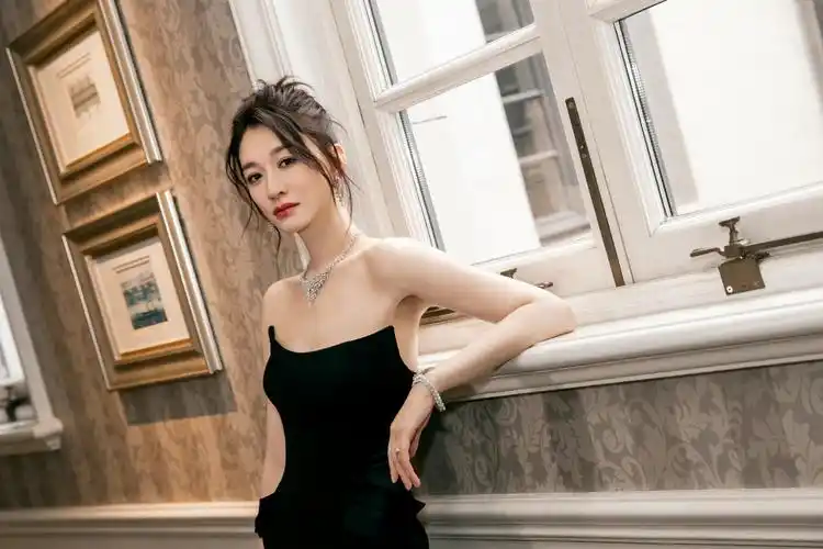 近期几次公开露面的李小冉