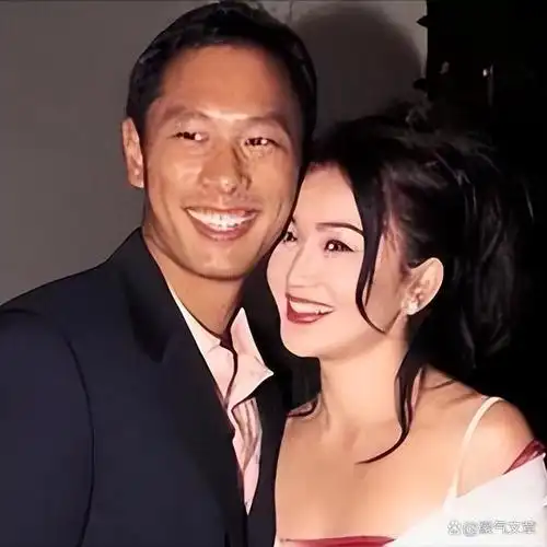 明明年纪相差不大,却看着像两代人,这几位女星把"老公熬成爹"