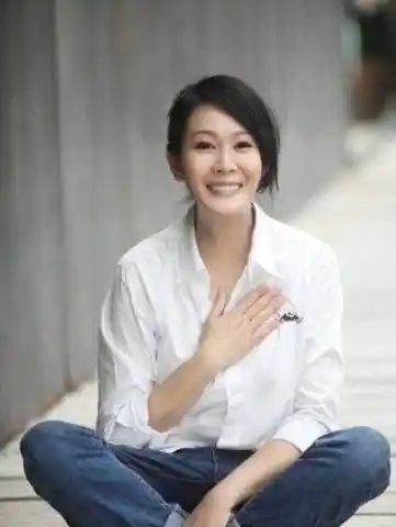 "哈妹"薛佳凝如今开始演妈,揭秘粉红女郎四人近况,只有她未婚_陈好