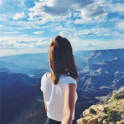 一个人看海的背影女生图片_唯美意境图片_窝窝qq网