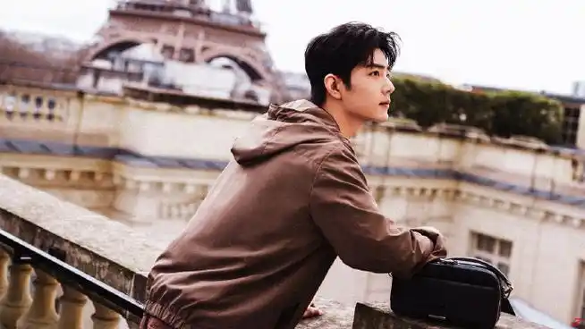 肖战肖春生##肖战巴黎大衣随拍