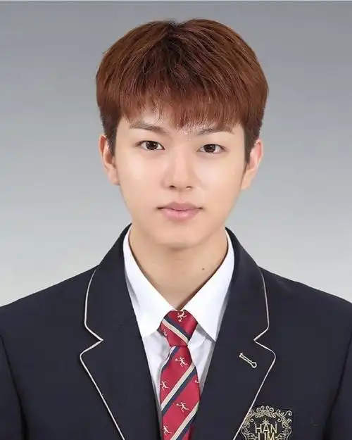 翰林艺高毕业的爱豆们#今天从翰林艺高毕业的04line爱豆们的证件照