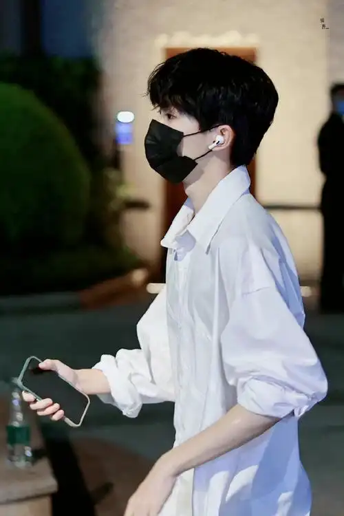 马嘉祺白衬衫小合集斯文禁欲系帅哥气质狠狠拿捏住!少年感满满!