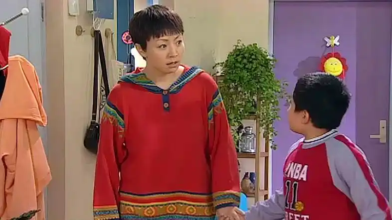 《家有儿女》精彩片段,小雨和刘星为找人假扮妈妈,故意支走刘梅