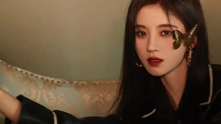 鞠婧祎黑酷皮衣酷飒写真