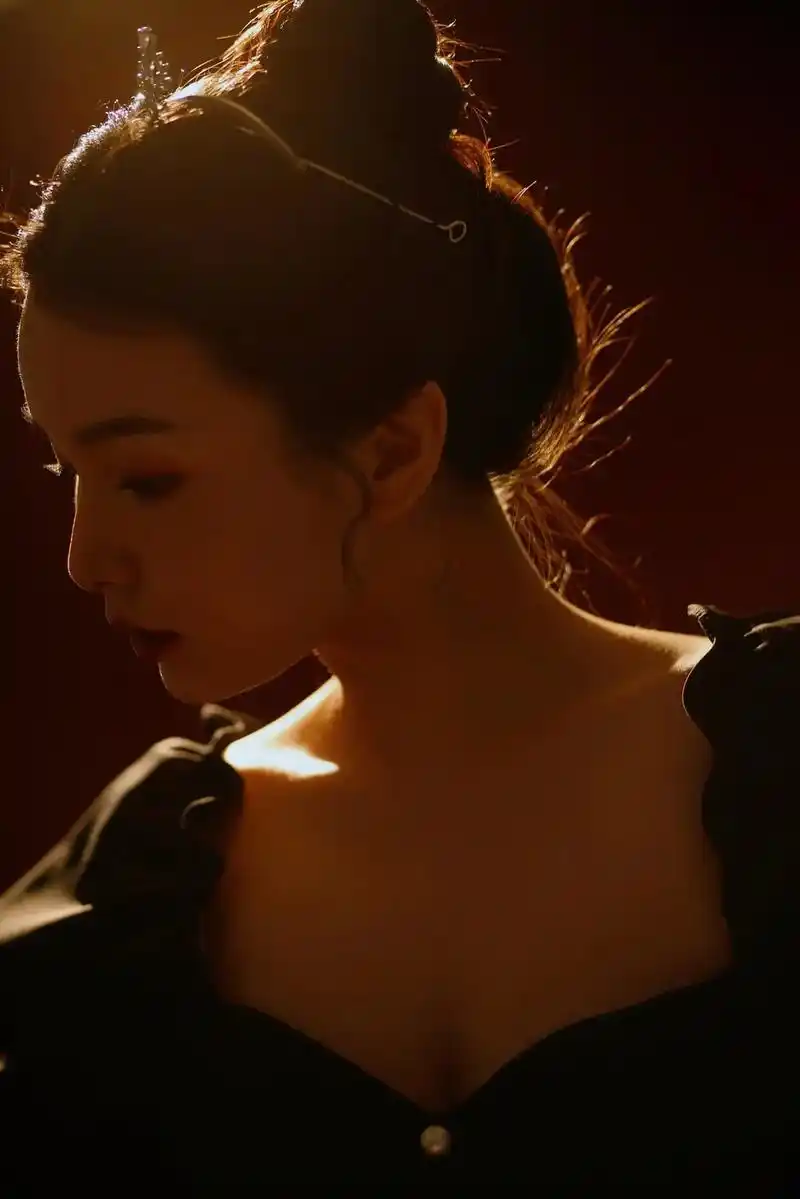 正脸没侧脸好看!睁眼没闭眼好看!摄影师一顿叫我:侧过去!闭眼 - 抖音