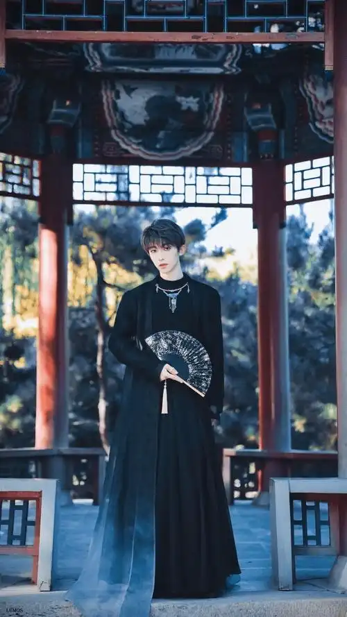 刘宇不愧是国风美少年穿上汉服仙气飘飘太帅了
