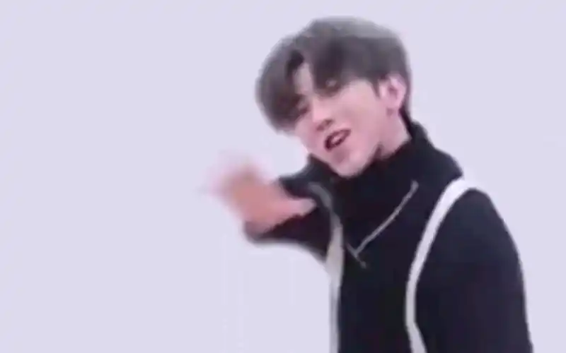 坤坤捂裆45秒(我是ikun)