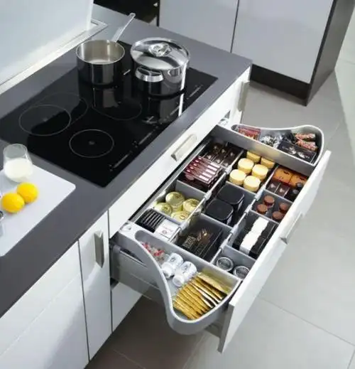 方法其实还是很多的,就比如像下图这样,借用抽屉内部的高度加装一层