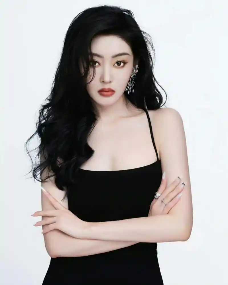 吴磊张天爱一起走红毯吴磊张天爱红毯互动 吴磊张天爱一起走红毯!