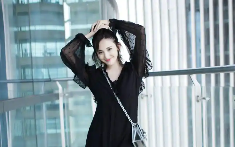 古力娜扎夏日穿搭清新写真高清电脑壁纸