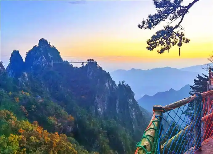 老界岭景区位于河南省南阳市西峡县境内,是中国南北气候的分界线,长江