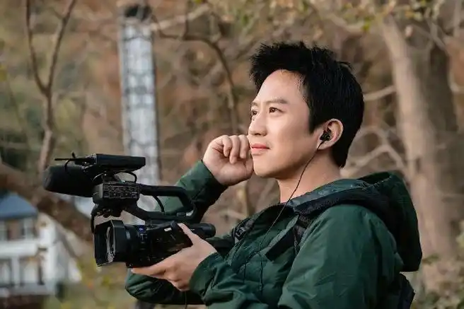 邓超说微博就像一处篝火##群星寄语微博娱乐白皮书##微博娱乐白皮书