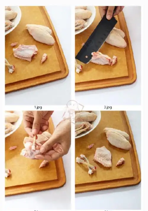 红黄青彩椒各1/4个 调料:奥尔良烤鸡翅调料1包 做法: 1) 鸡翅去骨,去