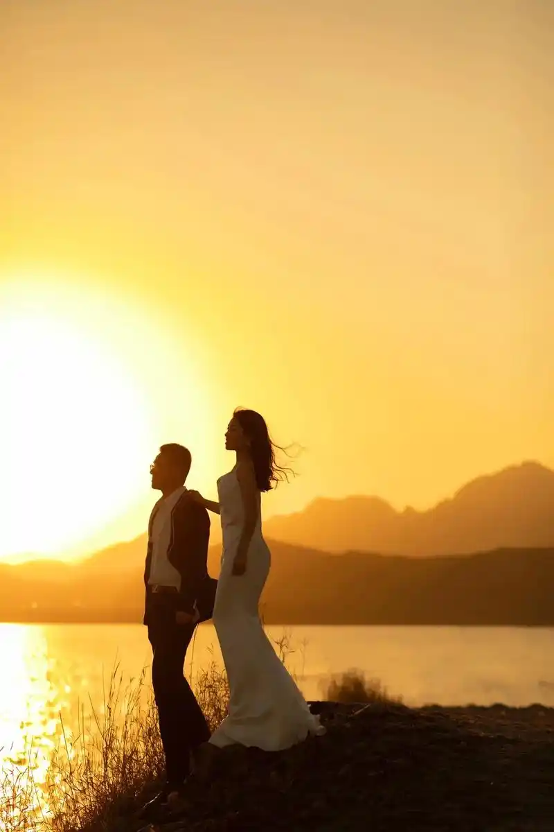 非常相爱的小两口,羡慕这样的爱情,拍照的时候两个人眼里全是爱 - 抖