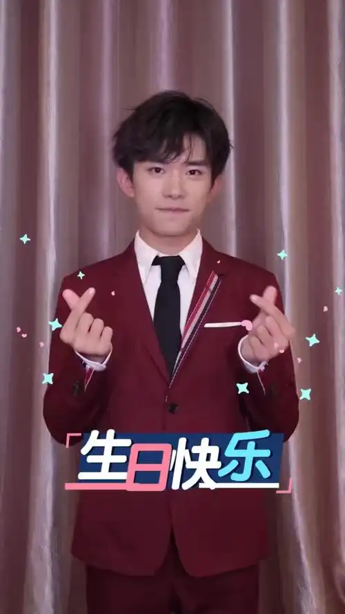 看易烊千玺花式比心表白祖国.-音乐视频-搜狐视频