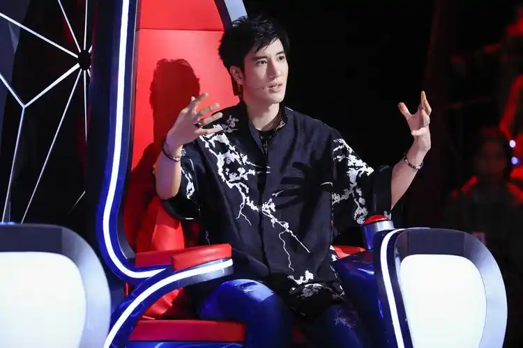 2019《中国好声音》首播战况激烈 导师争抢不断